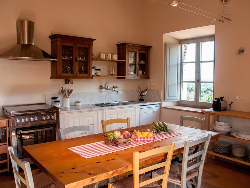 Aceronina | San Casciano dei Bagni villa for six with pool 