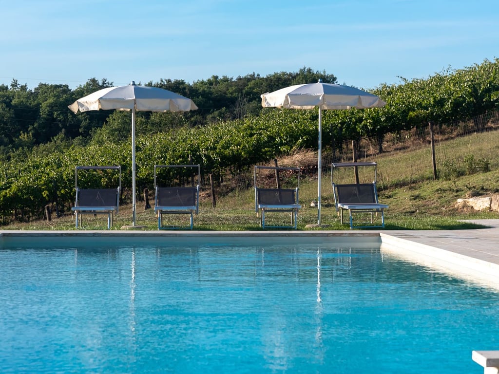 Podere Arbia | Stylish apartment for 6 with pool