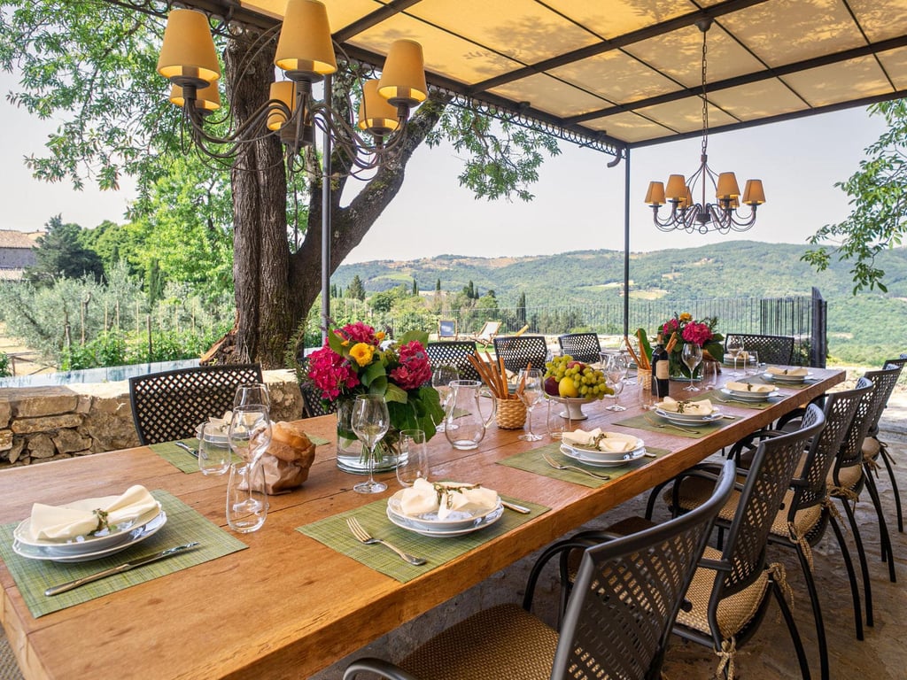 Podere Castello | Elegant Tuscan Farmhouse with vineyard views