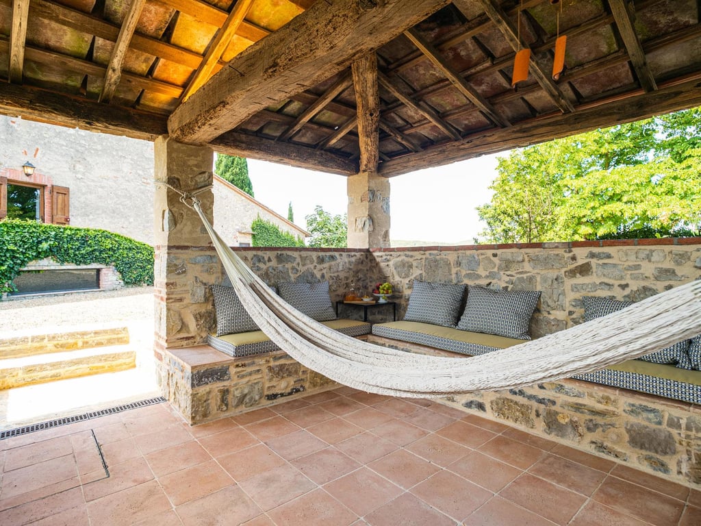 Podere Castello | Elegant Tuscan Farmhouse with vineyard views