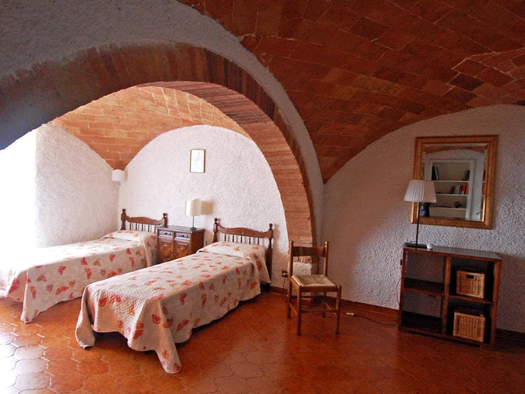 Rustico | Agriturismo for 4 with a shared pool, by Casole d'Elsa