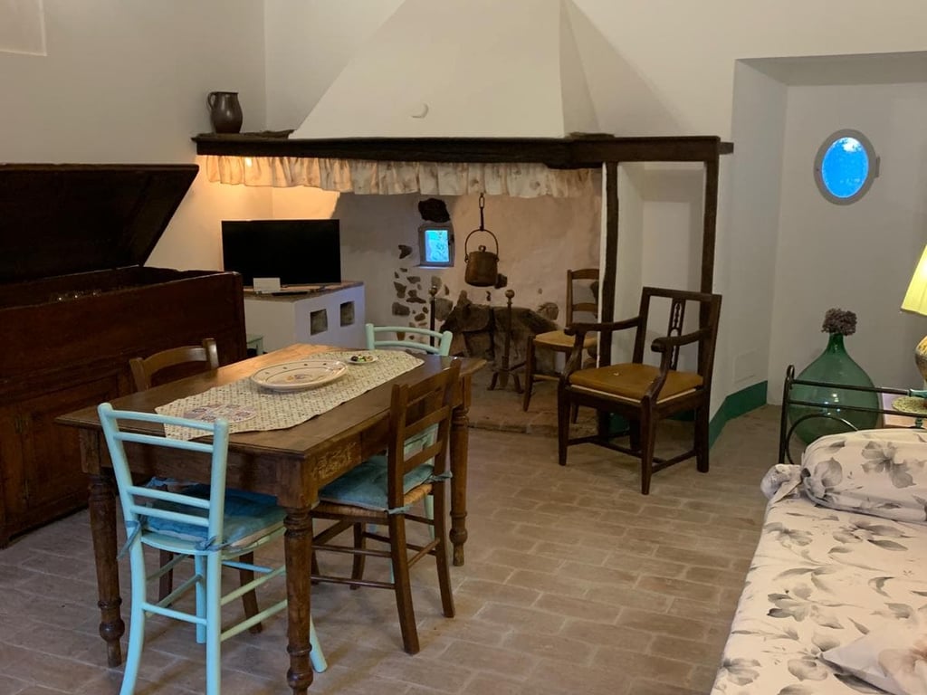 Stigliano: Tower Two | Tuscan apartment for 2 in a medieval tower