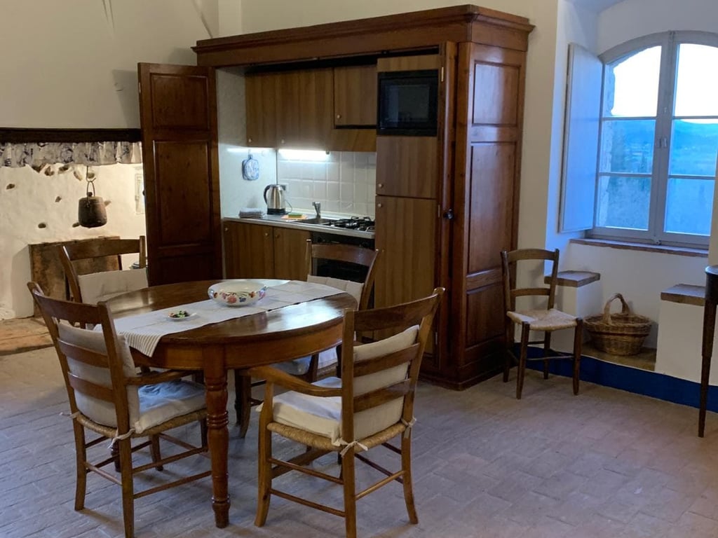 Stigliano: Tower Three | Apartment in a medieval Sienese tower