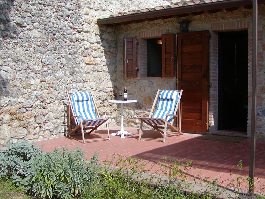 Trebbiano | Cottage for two with shared pool near Siena
