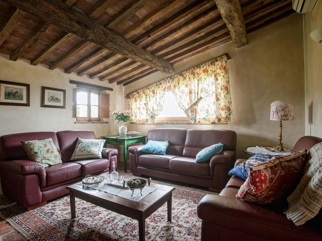 Fiammetta | A Tuscan villa with a long private pool