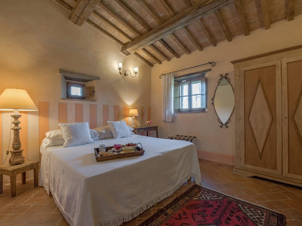 Villa Nuoto | An exquisite villa for 12 in Valdorcia