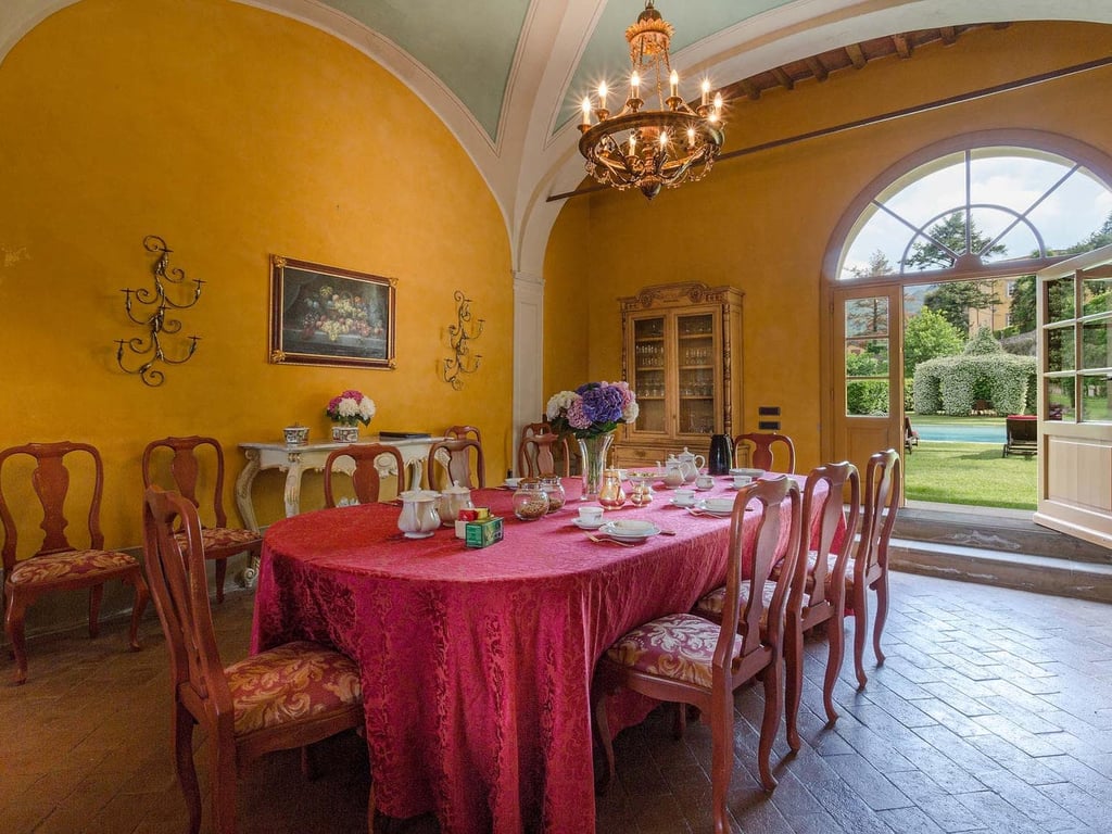 Salviati | A luxury villa with a private lake close to Lucca