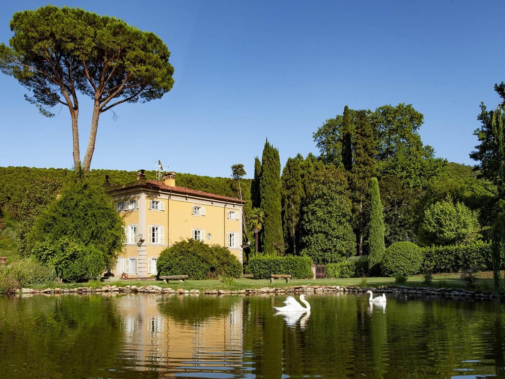 Villa Ponte | Majestic Villa near Lucca with pool and gardens