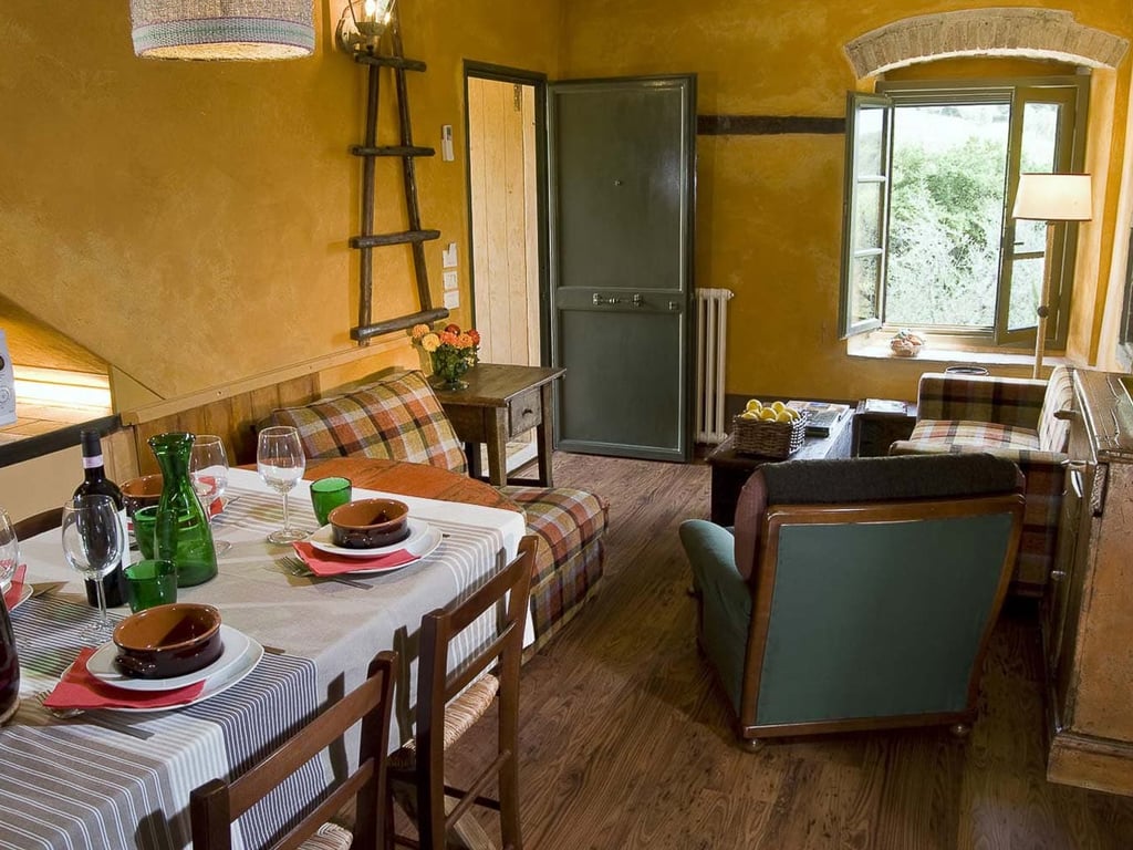 La Ronda | Tuscan apartment on a wine estate near Florence