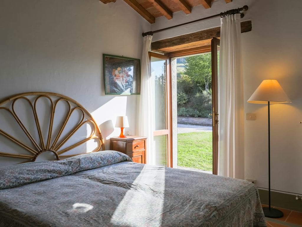Vallevista | A delightful red villa with views over the Apennines