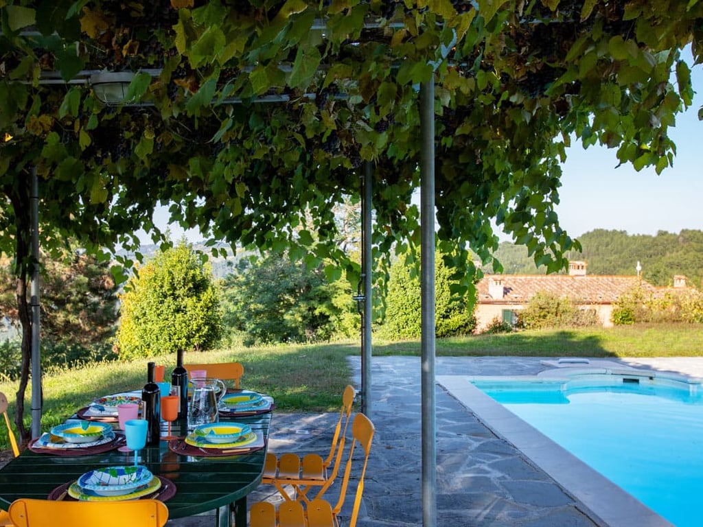Vallevista | A delightful red villa with views over the Apennines