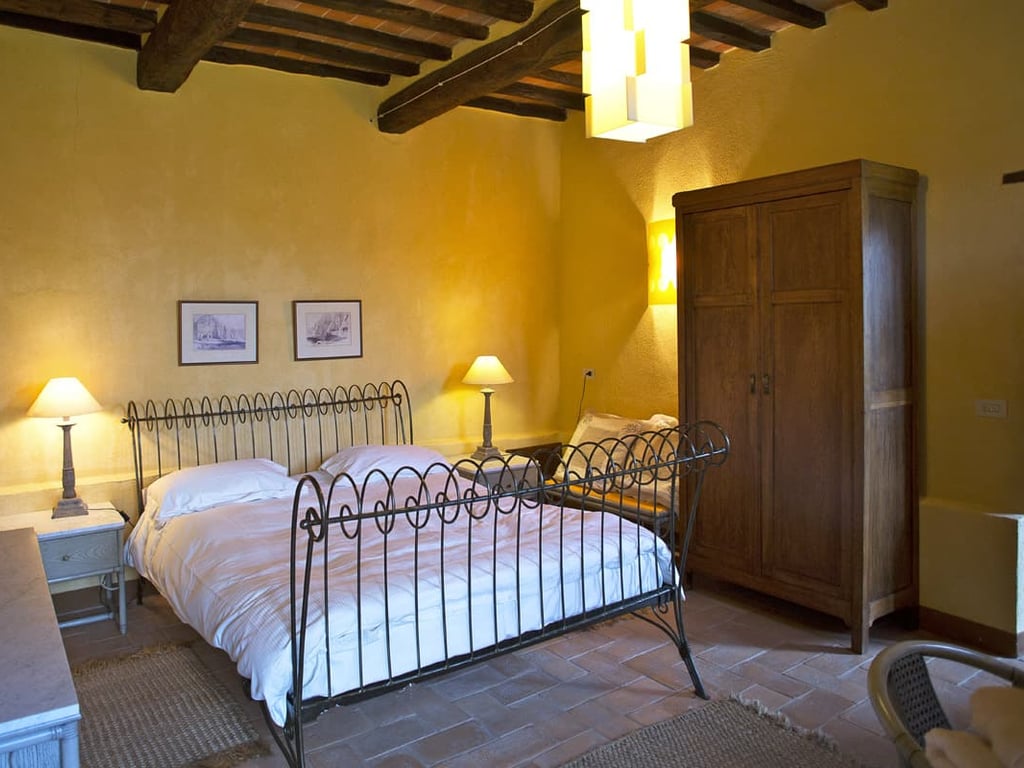 Arcata | Tuscan apartment with a shared pool