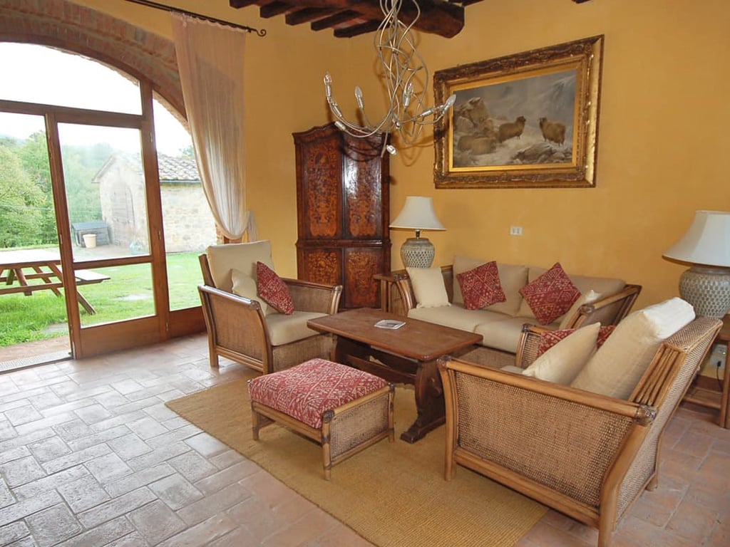 Arcata | Tuscan apartment with a shared pool