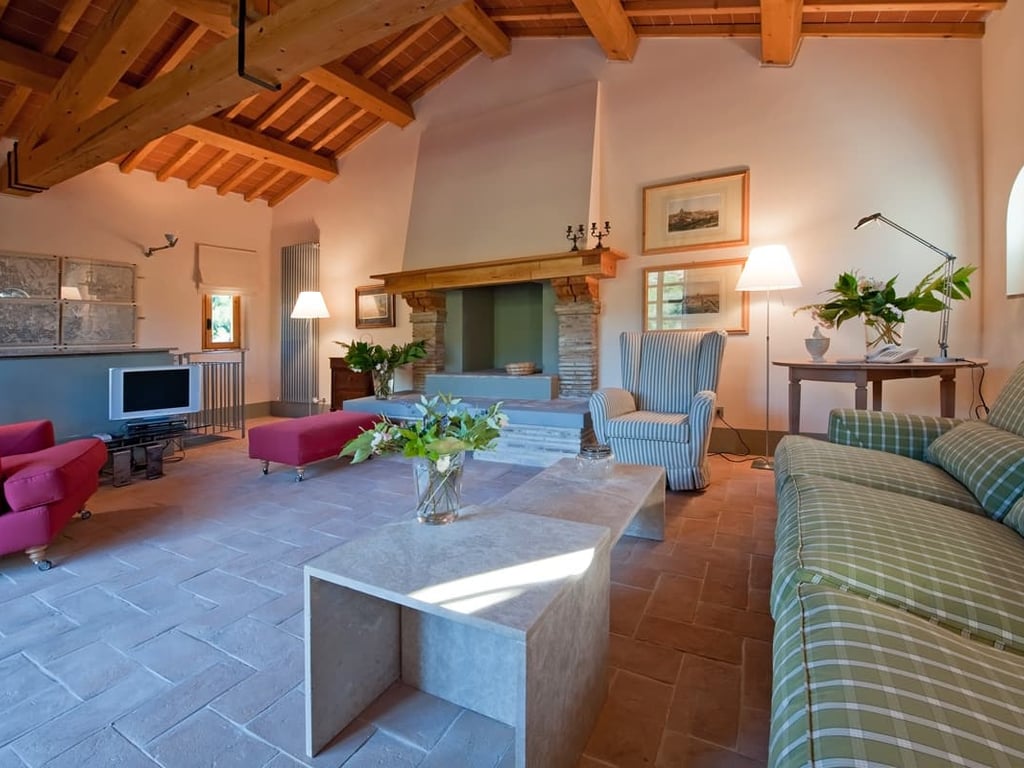 Lunetta | Luxury villa and shared pool in Tuscan hamlet