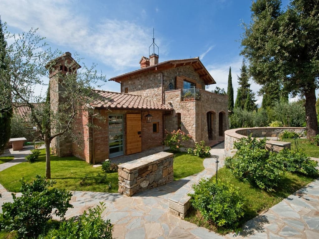 Lunetta | Luxury villa and shared pool in Tuscan hamlet