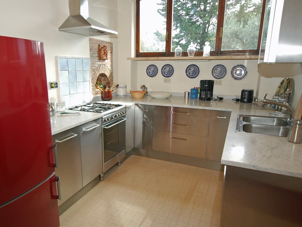 Modernista | Villa for 7 with pool close to a Tuscan village