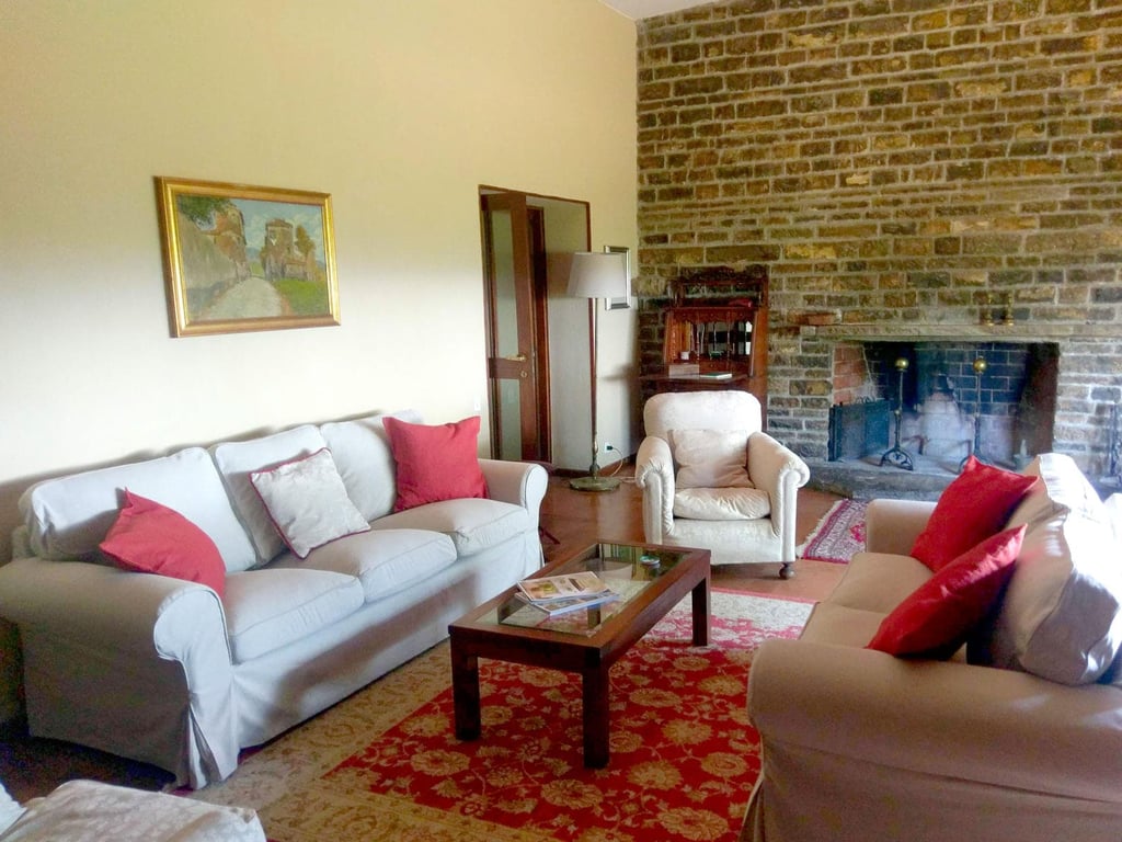 Modernista | Villa for 7 with pool close to a Tuscan village