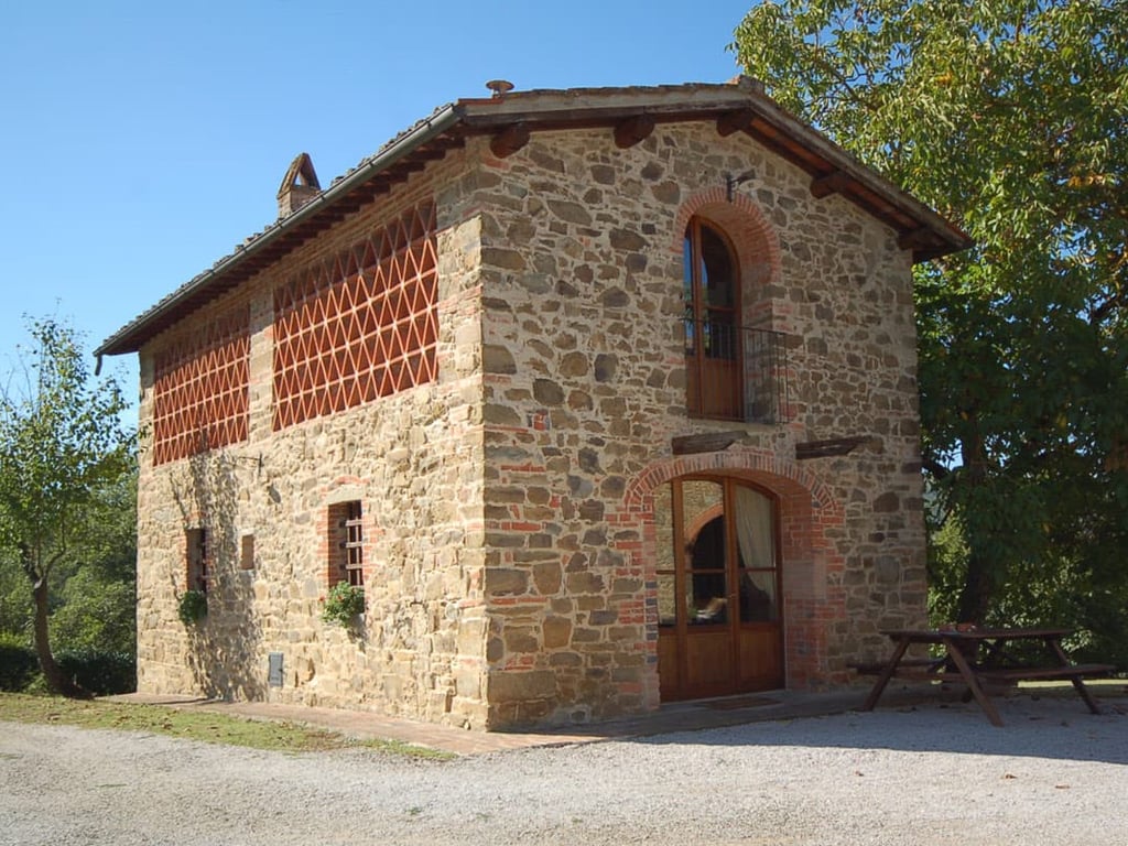 Pagliaio | Tuscan Haybarn with big shared pool