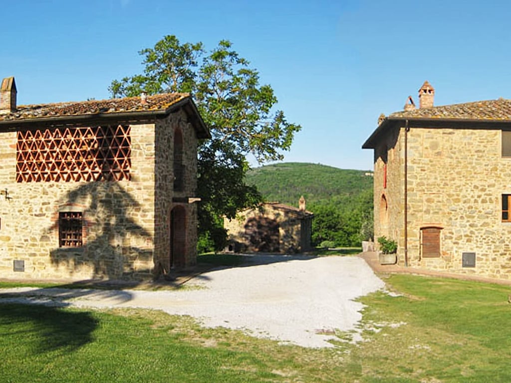 Valdambra | Farmhouse Villa with a large private pool