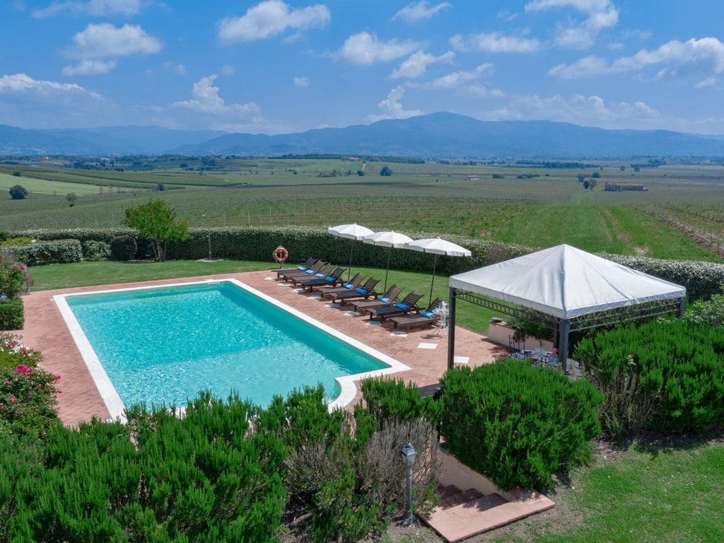 Villa Anatra | Tuscan Villa and Pool for 18