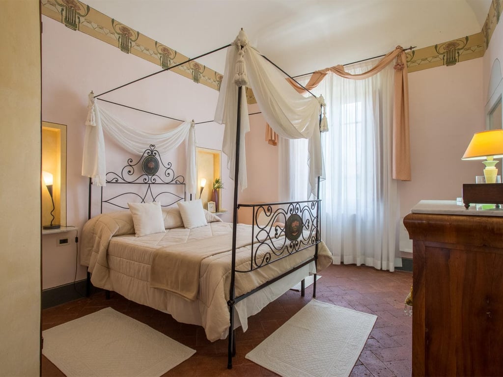 Glicine | Villa and pool in a small Tuscan village