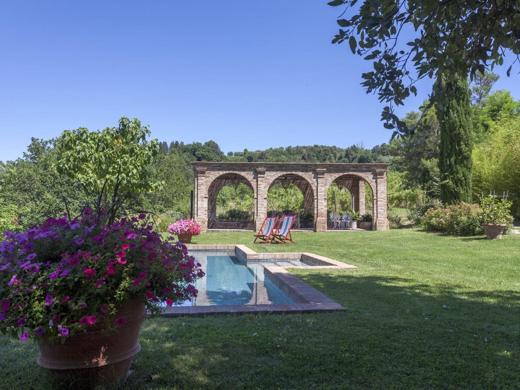 Villa dei Fiori | Charming Tuscan Villa for 4 with private pool and gardens