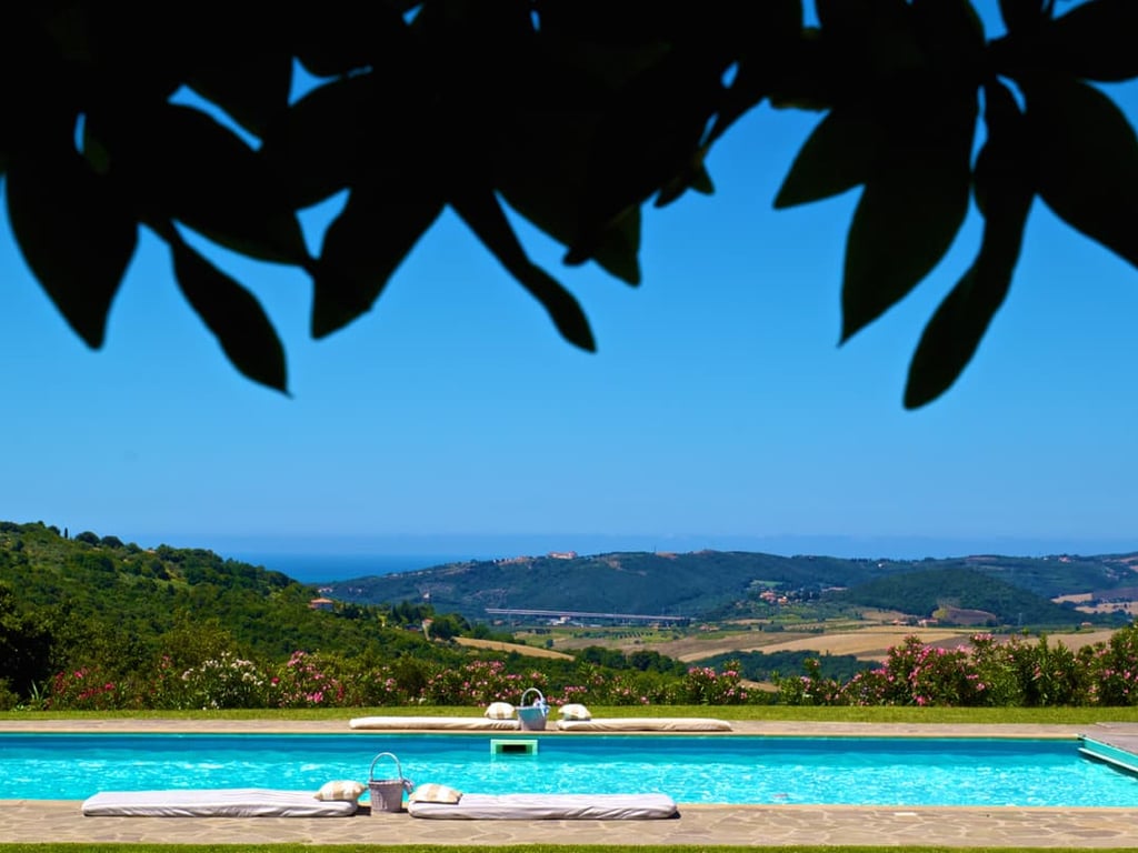 Dipinta di Blu | A luxury villa with pergola, pool and a sea view