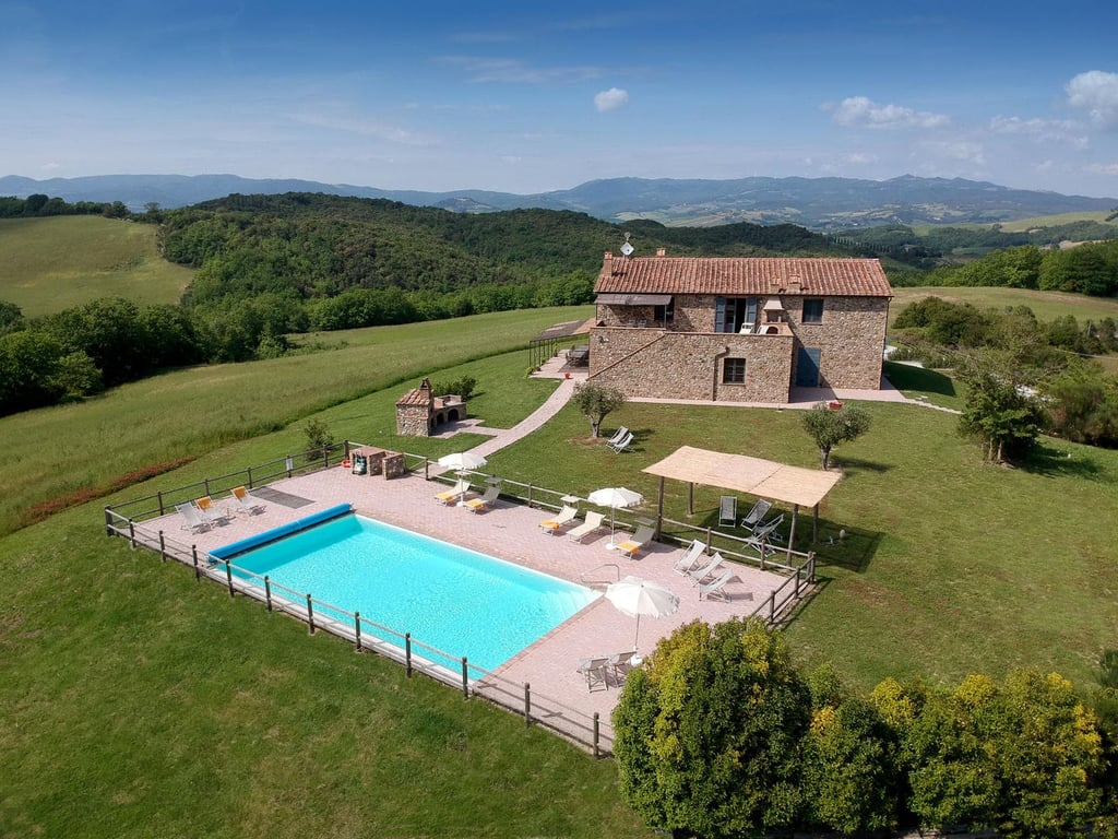 Poggetto | Tuscan villa and pool for 16 near the Coast