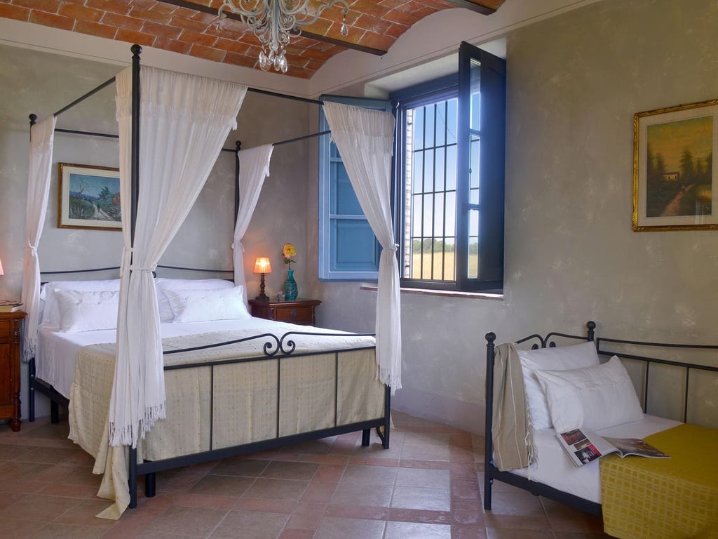 Poggetto | Tuscan villa and pool for 16 near the Coast