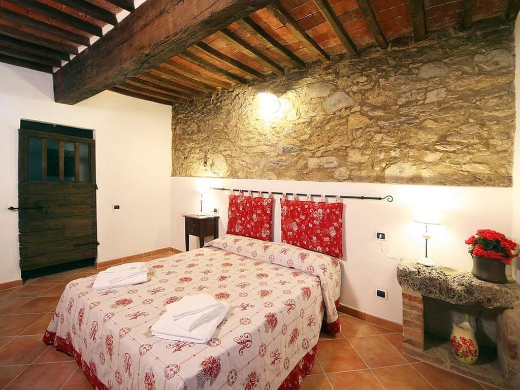 Natura | Eco apartment with private patio on a Tuscan hilltop