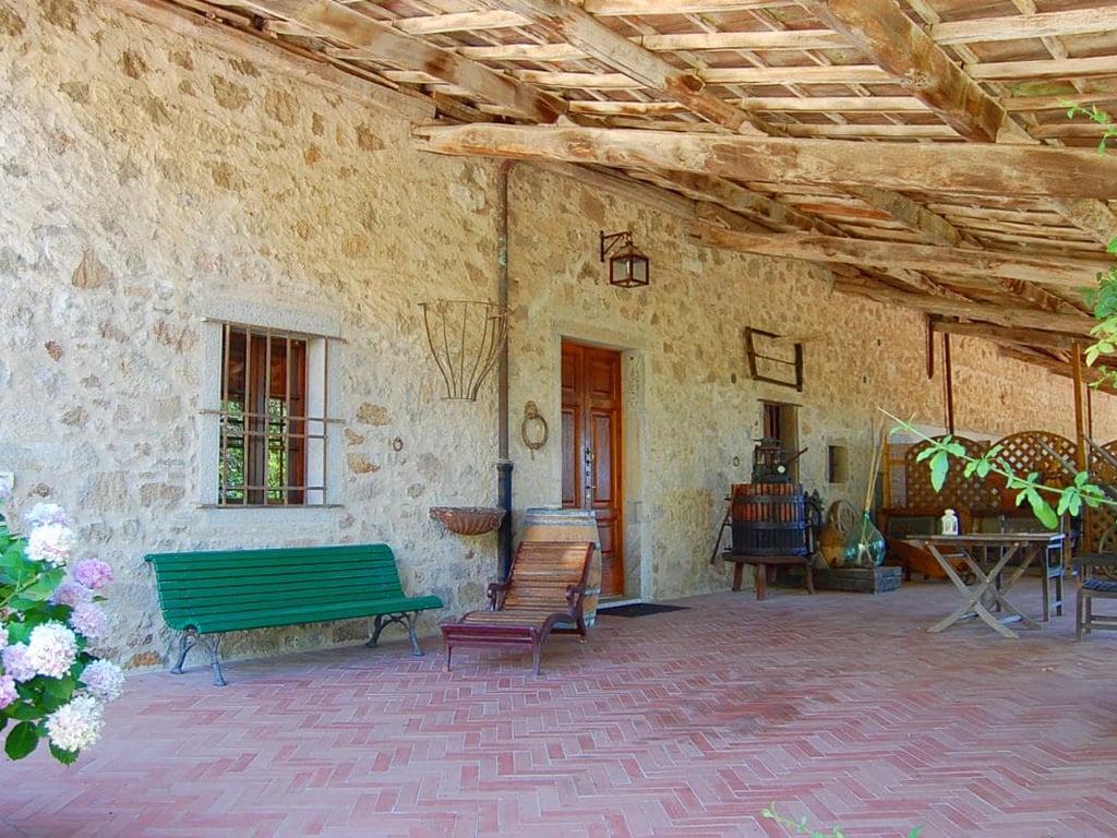 Scuderia | A romantic cottage with a four poster bed