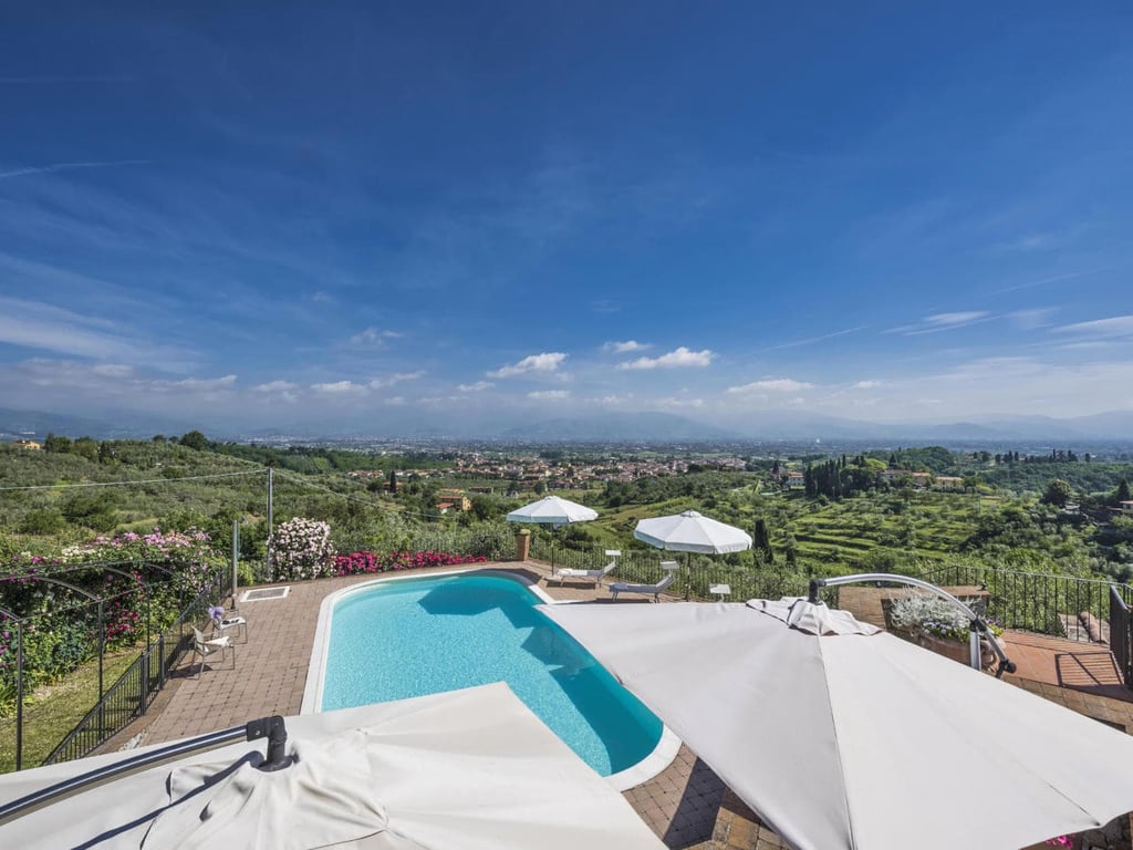 Panfilo | A modern Tuscan villa and pool for 14