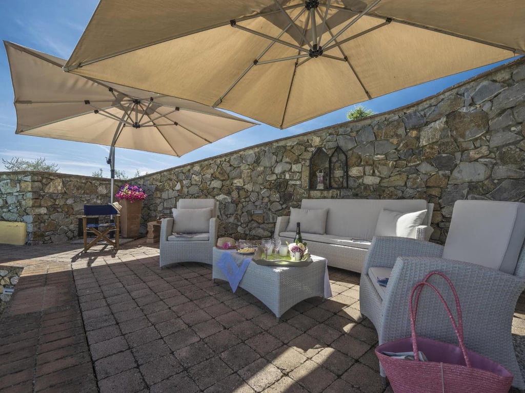 Panfilo | A modern Tuscan villa and pool for 14