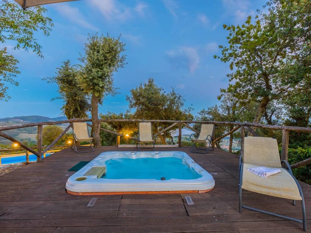 Alta | Striking villa in a Tuscan hilltop castle