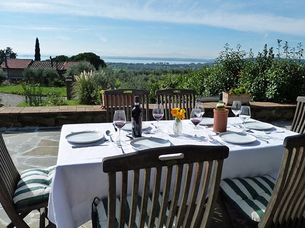 Castelonchio | Villa for 6 with Private Pool on Lake Trasimeno
