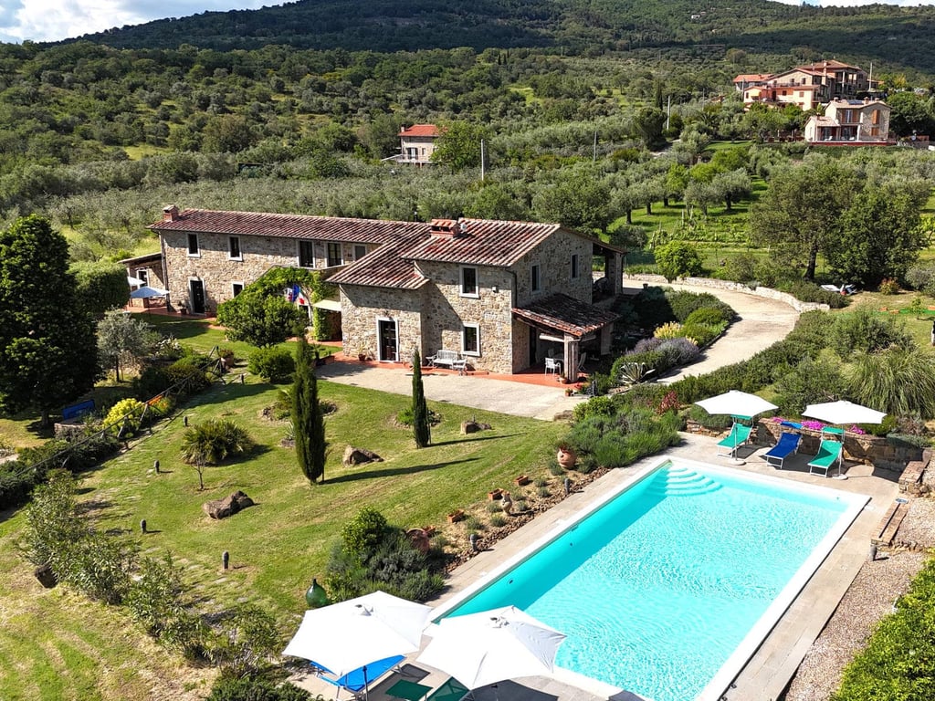 Castelonchio | Villa for 6 with Private Pool on Lake Trasimeno