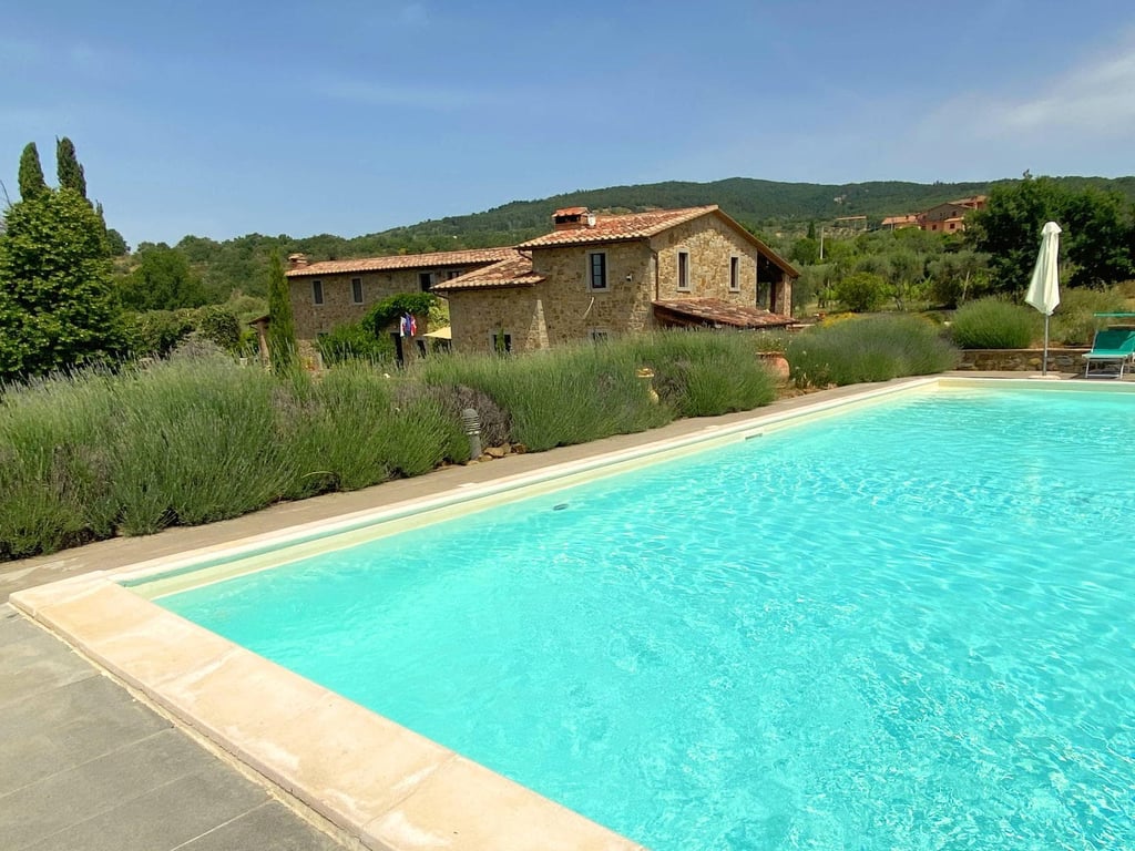 Castelonchio | Villa for 6 with Private Pool on Lake Trasimeno