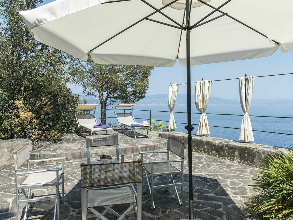 Faro | A splendid villa on the Italian Riviera
