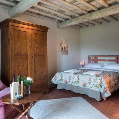 Emilio | Stylish Villa for 4 on historic Tuscan estate