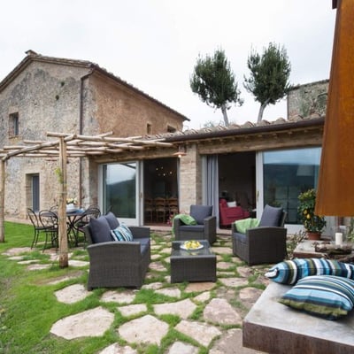 Emilio | Stylish Villa for 4 on historic Tuscan estate