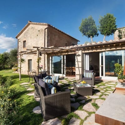 Emilio | Stylish Villa for 4 on historic Tuscan estate
