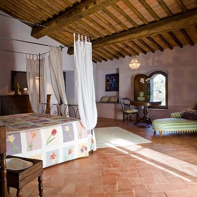 Pipistrelli | Luxury villa and pool in private woods near Siena