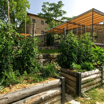 Podere Castello | Elegant Tuscan Farmhouse with vineyard views