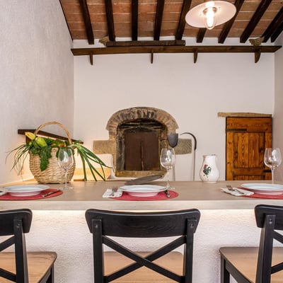 Podere Castello | Elegant Tuscan Farmhouse with vineyard views