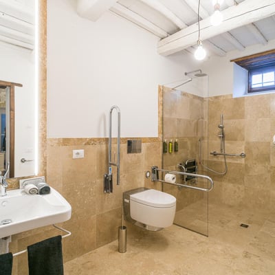 Podere Castello | Elegant Tuscan Farmhouse with vineyard views