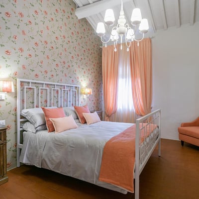 Podere Castello | Elegant Tuscan Farmhouse with vineyard views