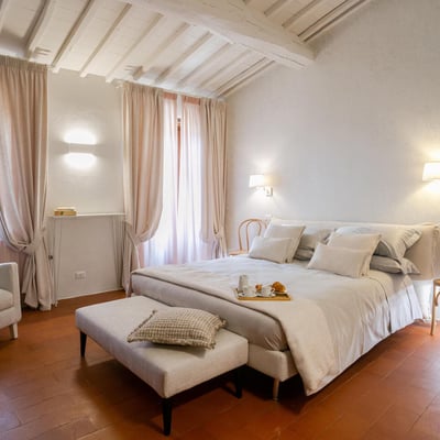 Podere Castello | Elegant Tuscan Farmhouse with vineyard views