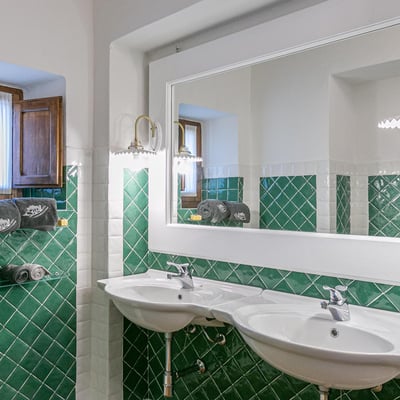 Podere Castello | Elegant Tuscan Farmhouse with vineyard views