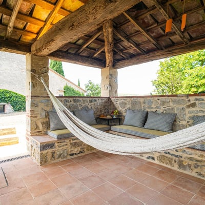 Podere Castello | Elegant Tuscan Farmhouse with vineyard views