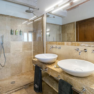 Podere Castello | Elegant Tuscan Farmhouse with vineyard views